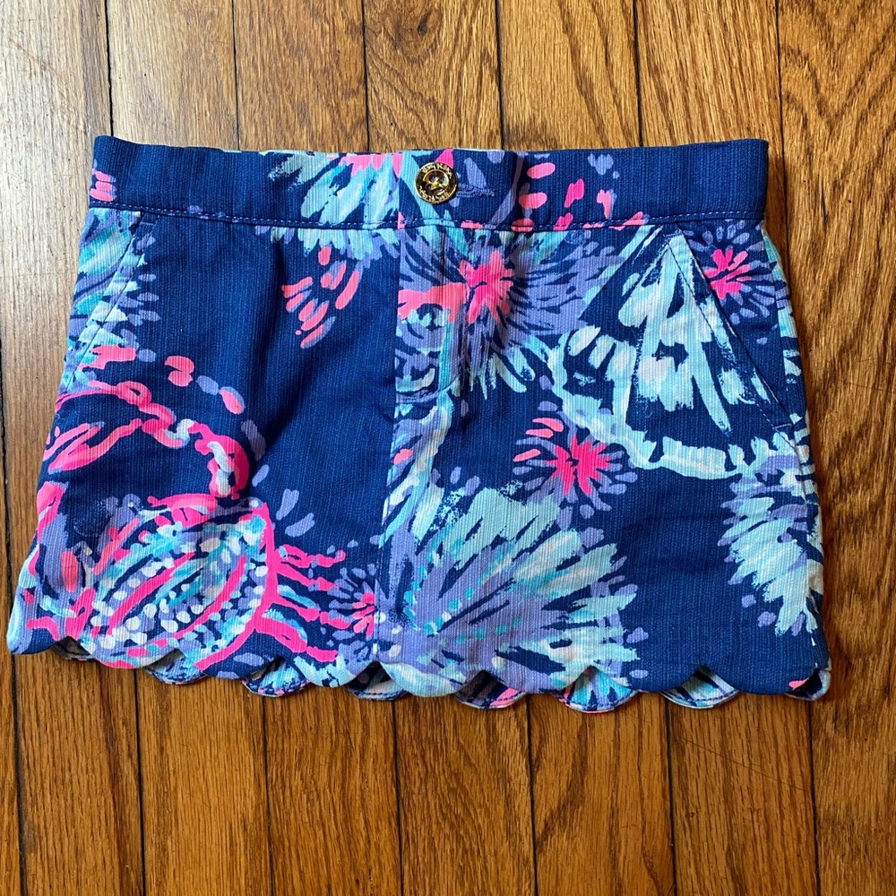 Lilly Pulitzer girls shorts. Size 5.